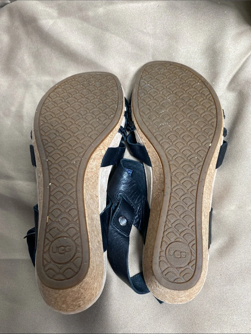 UGG Serinda Wedge Heel Sandals Size 7 Black Leather Slingback Great Condit